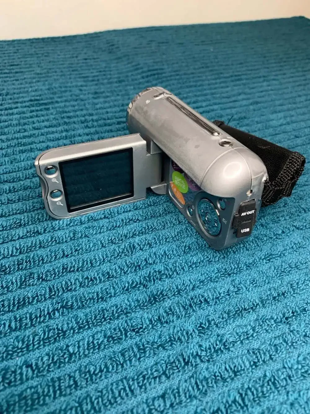 Nikon COOLPIX S3100 14.0MP & 3.1 Megapixels Digital Video Cameras